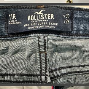 Hollister High-Rise Super Skinny Jeans in Medium Blue Wash Size 11